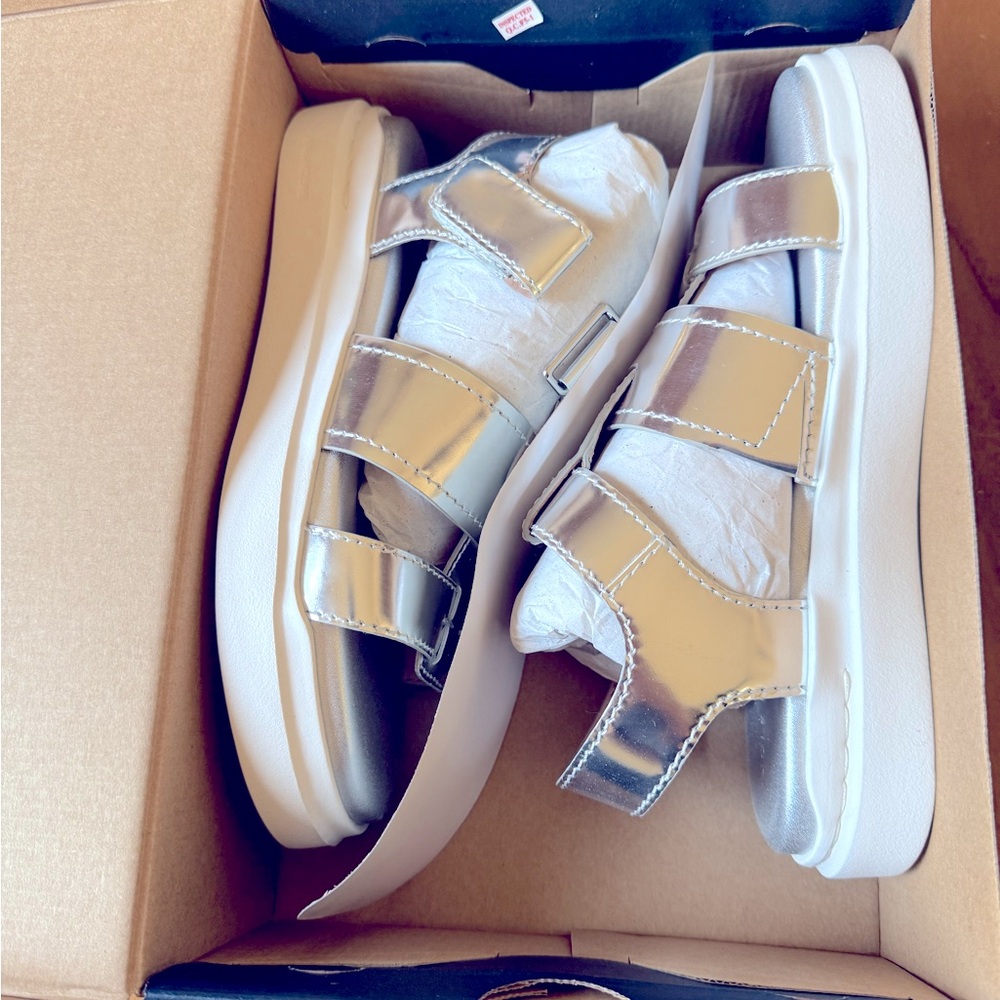 NIB Cole Haan Silver Grandpa Fisherman Sandals SZ 7 - Picture 2 of 4